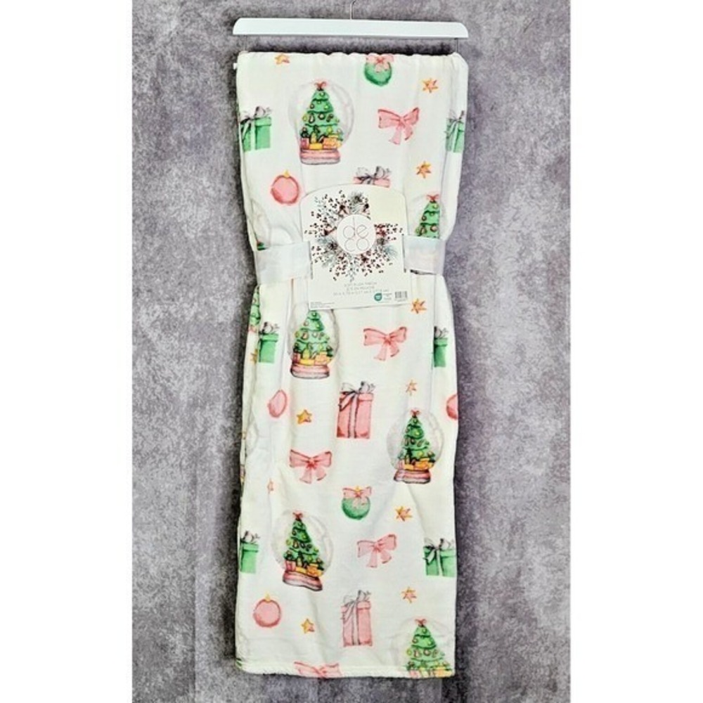 Pink Christmas Snow Globe Plush Throw Blanket White Tree 50x70 Holiday NEW